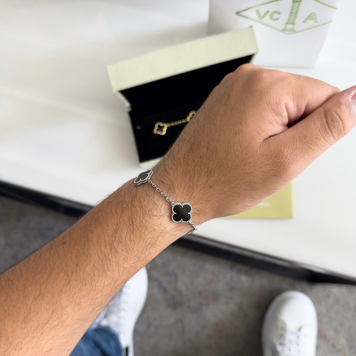 V.cleef argenté noir