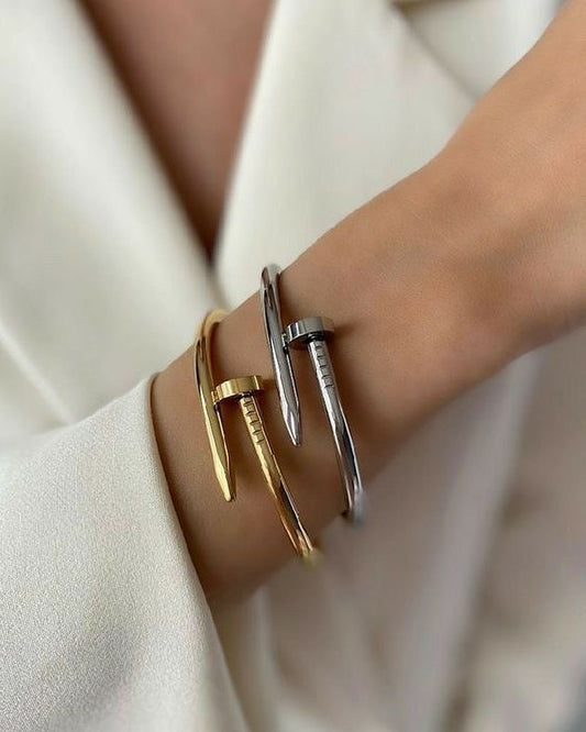 1 Cartier motif Clou