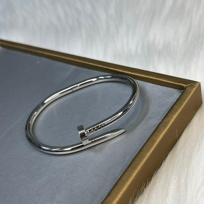 1 Cartier motif Clou